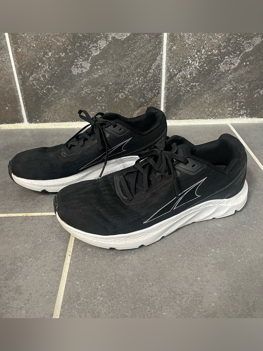 Altra Rivera Black & White Athletic Shoes. size 8.5